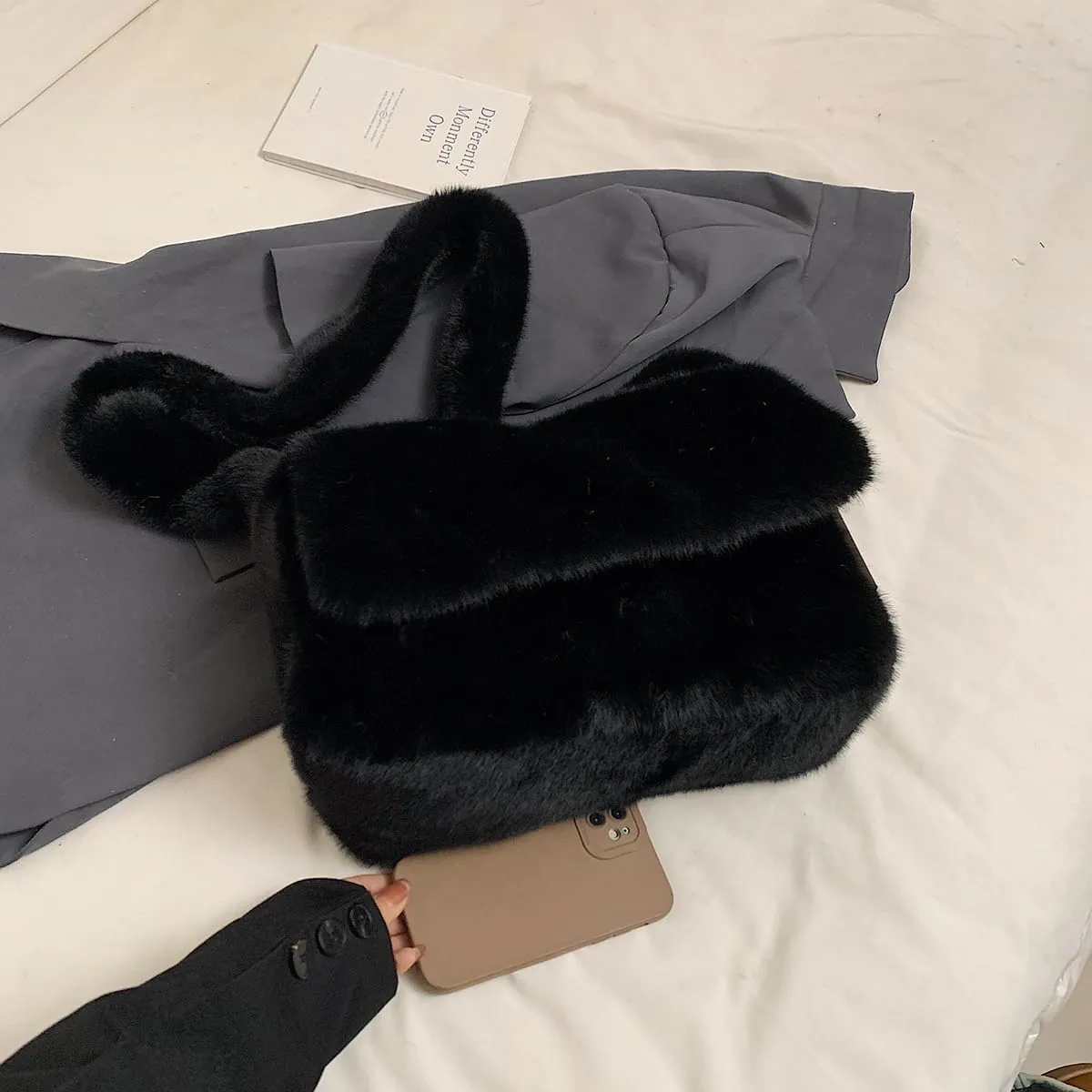 Furry Faux Fur Shoulder Crossbody Bag for Women Cute Handbag Fluffy Plush Y2K Messenger Purse