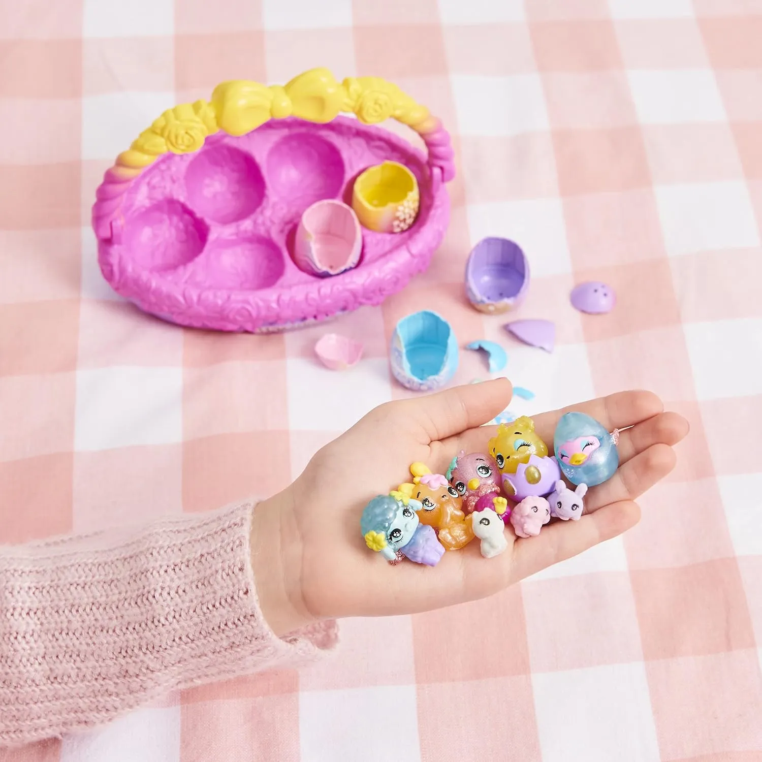 Hatchimals CollEGGtibles, Spring Toy Basket with 5 and 3 Pets, Kids Toys for Girls Ages 5 and up