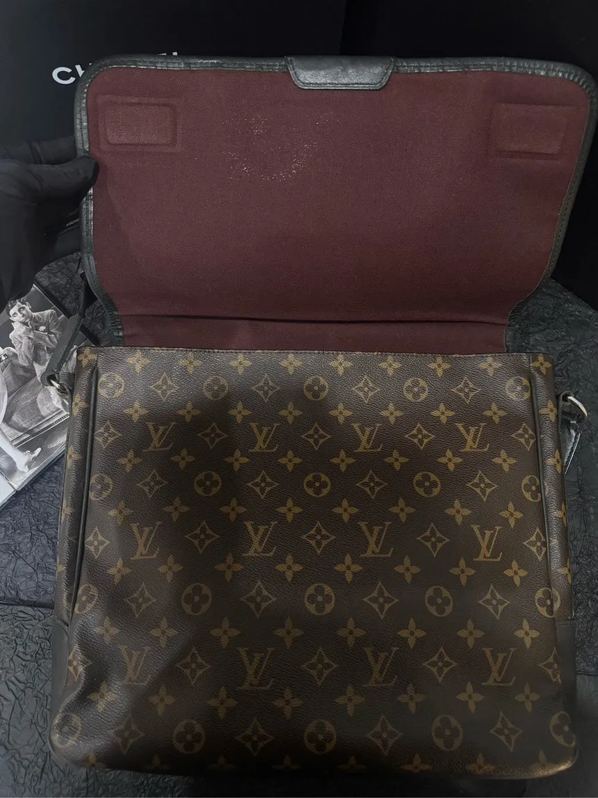 LOUIS VUITTON Classic Vintage Monogram Brown Crossbody Messenger Bag