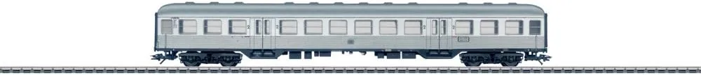 Marklin Type B4nzb-64 2nd Class HO Scale Commuter Car
