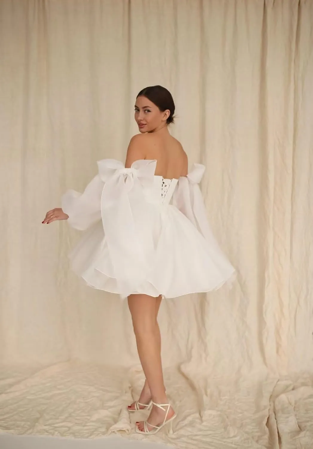 Monlity Off The Shoulder Organza Homecoming Dresses Bow Tie Long Sleeve Prom Dresses Short A-Line Formal Cocktail Party Gown