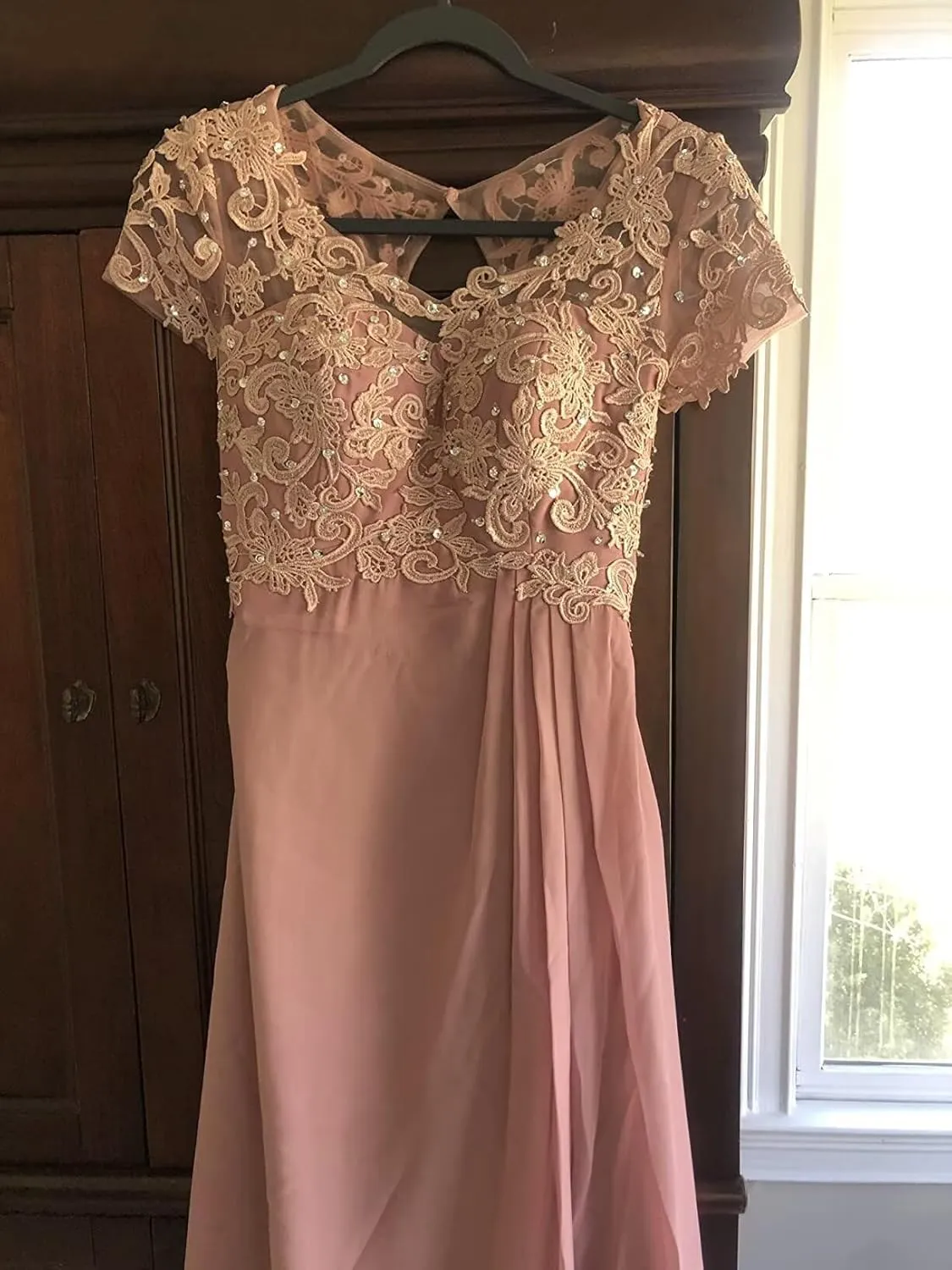 Mother of The Bride Dresses Long Laces Appliques V-Neck Cap Sleeve Pleat Formal Evening Gowns