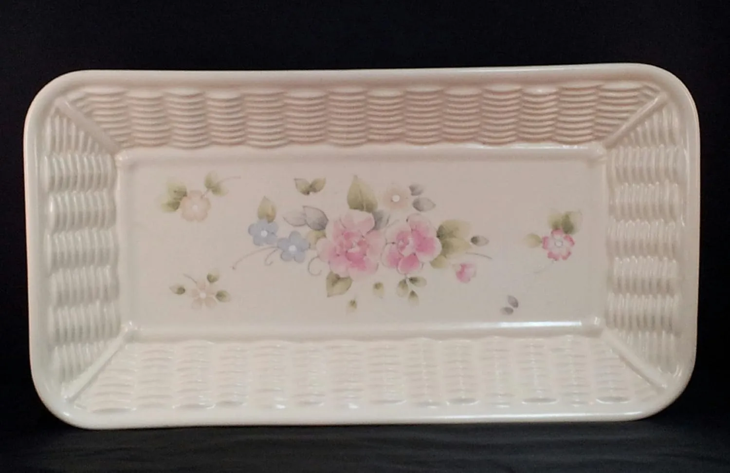 Pfaltzgraff - Tea Rose Rectangle bread serving tray - basket weave design