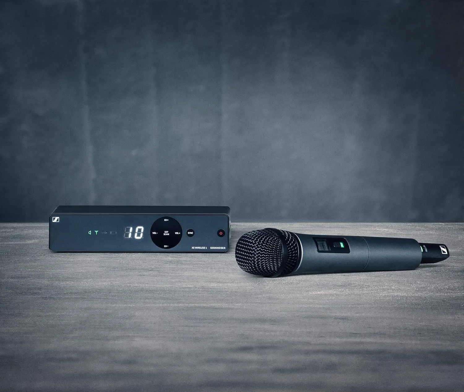 Sennheiser Pro Audio XSW 1-825-A Vocal Wireless Microphone, A Range 548-572 MHz, Black, medium