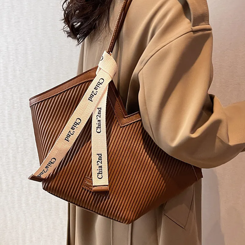 Stylish Commuter Shoulder Bags and Tote Bags