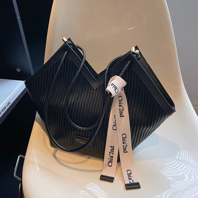 Stylish Commuter Shoulder Bags and Tote Bags